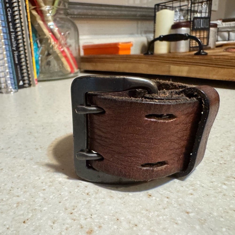 Brown Leather cuff Bracelet with Heart Charm - Picture 4 of 4